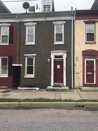 Building Photo - Coming Soon - Spacious 3 Bedroom, 1 Bath H...