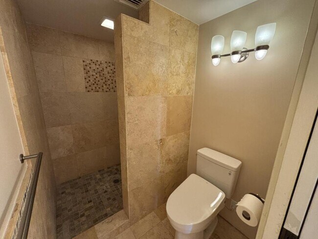 Building Photo - 1600 Ala Moana Blvd