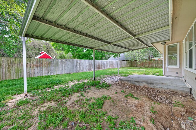 Building Photo - 11655 Lakeview Manor Dr