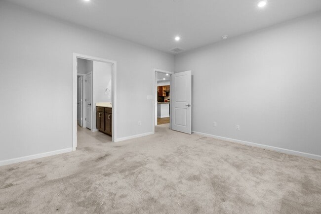 Building Photo - Griffin 3 bed/2 bath Home in Senior Community! 1/2 off Second Month Rent!