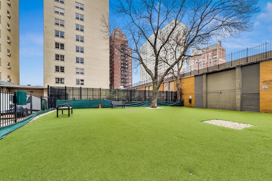 Building Photo - 655 W Irving Park Rd