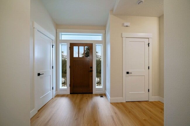 Building Photo - 3Bd/2Ba Single Story Home - Available Early March 2026!