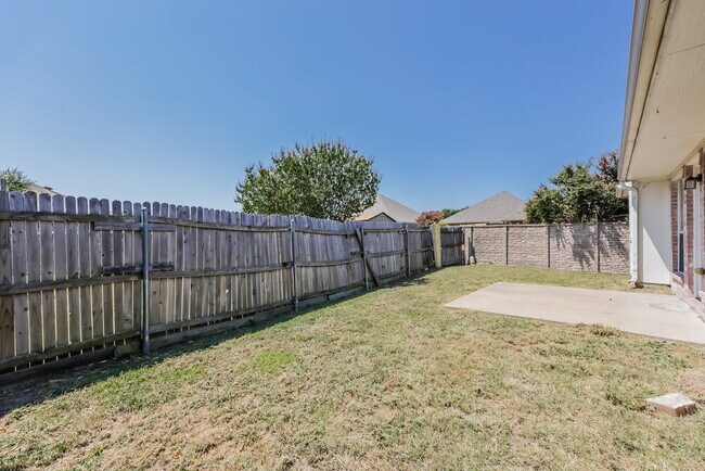 Building Photo - 665 Beatty Dr