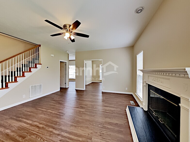 Building Photo - 7409 Campton Rd