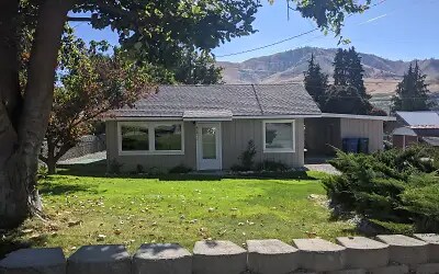 Primary Photo - 416 E Eli Ave