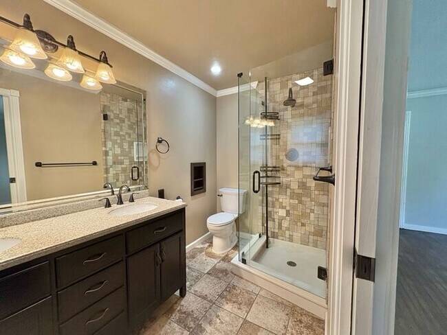 Building Photo - Available Now! Updated 3 Bed 2 Bath in Tyler!