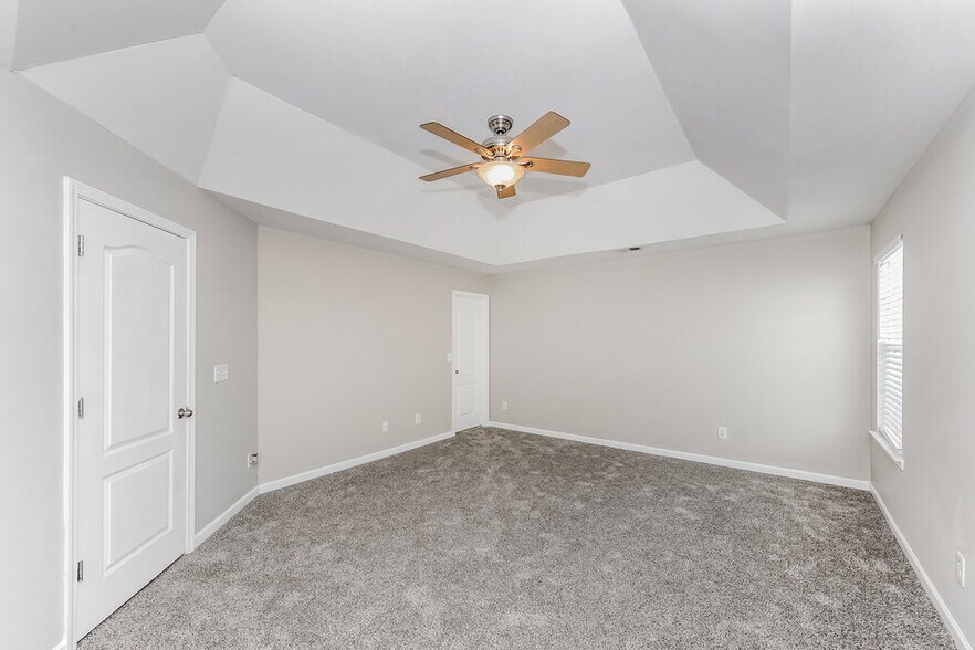 Building Photo - 840 Topaz Valley