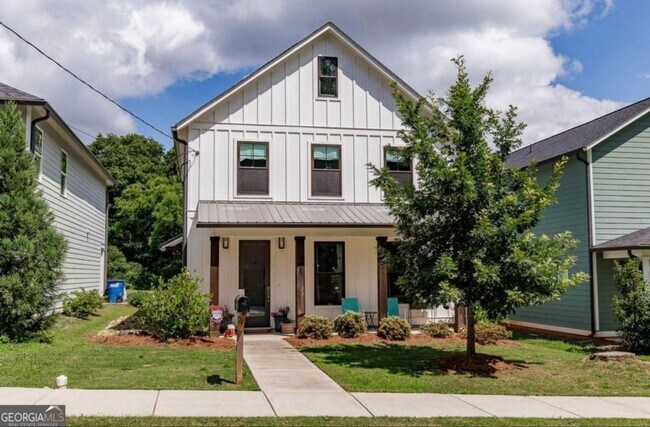 Primary Photo - Modern Three Bedroom North Athens