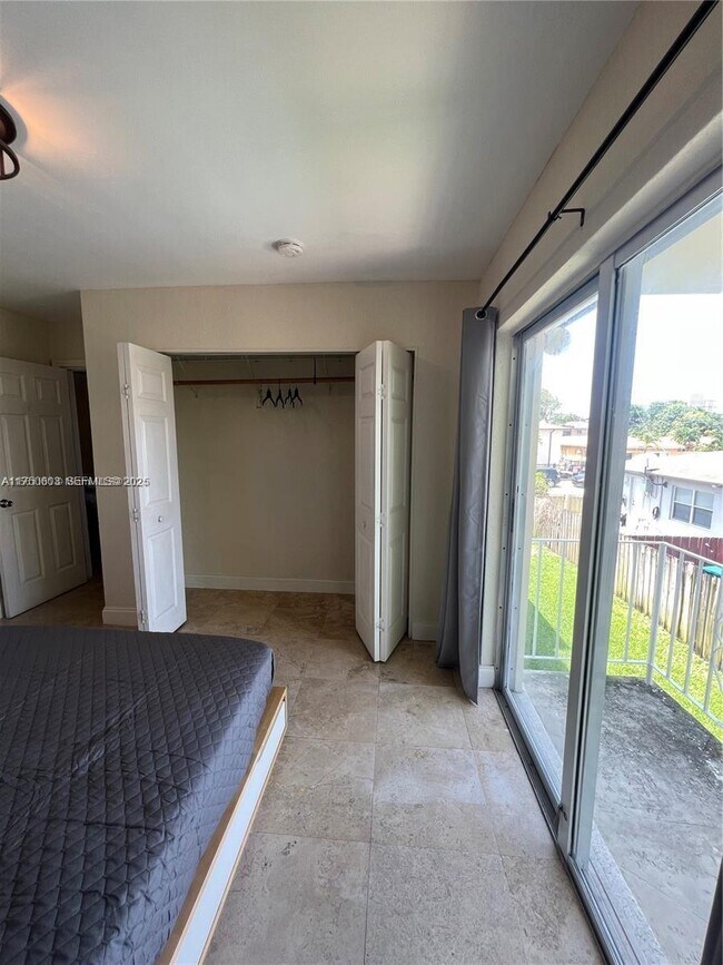 Building Photo - 680 SW 10th St