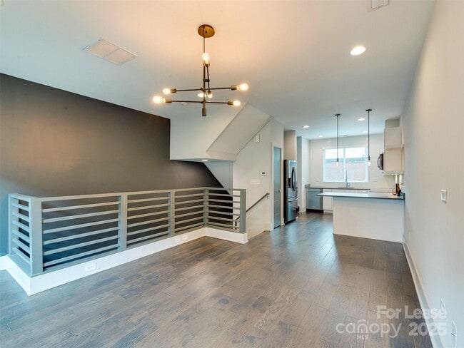 Building Photo - 225 Domain Way
