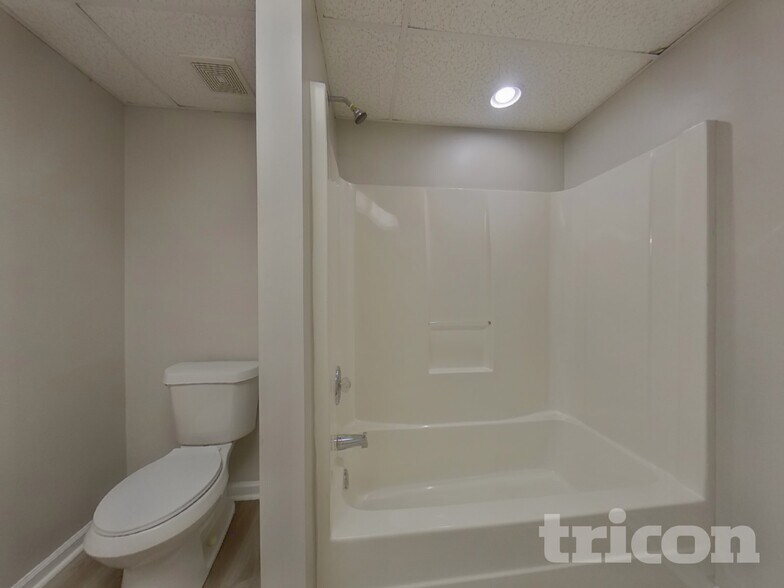 Building Photo - 132 Diamond Ct