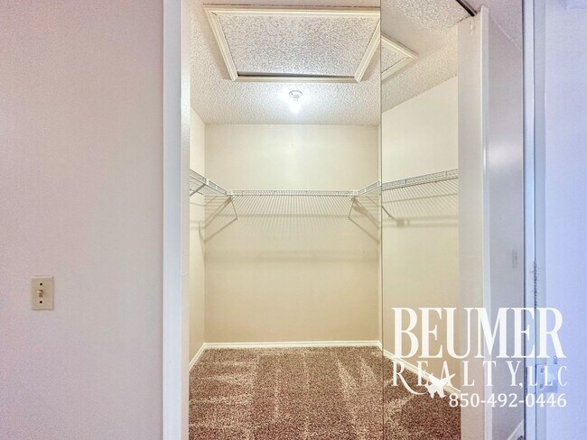 Building Photo - **$200 OFF FIRST MONTHS RENT**