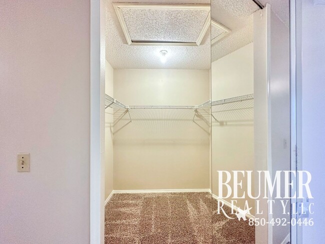 Building Photo - 2bd/2ba Condo in Prime Location on Scenic Highway