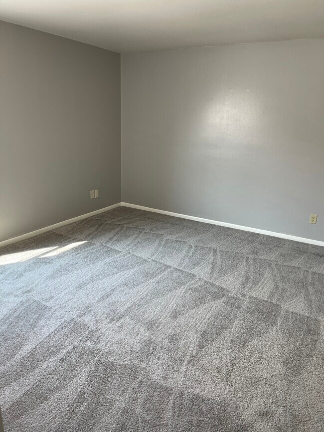 Building Photo - 4465 W Milham Ave