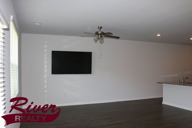 Building Photo - Laurel Park Townhouse