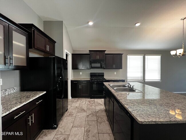 Building Photo - 924 Coyote Melon Dr