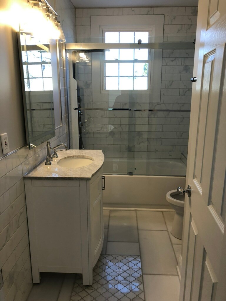 Full Bath 1 - Marble tiles - 16 Avenue E