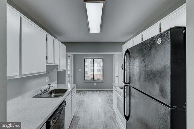 Building Photo - 9569 Coggs Bill Dr