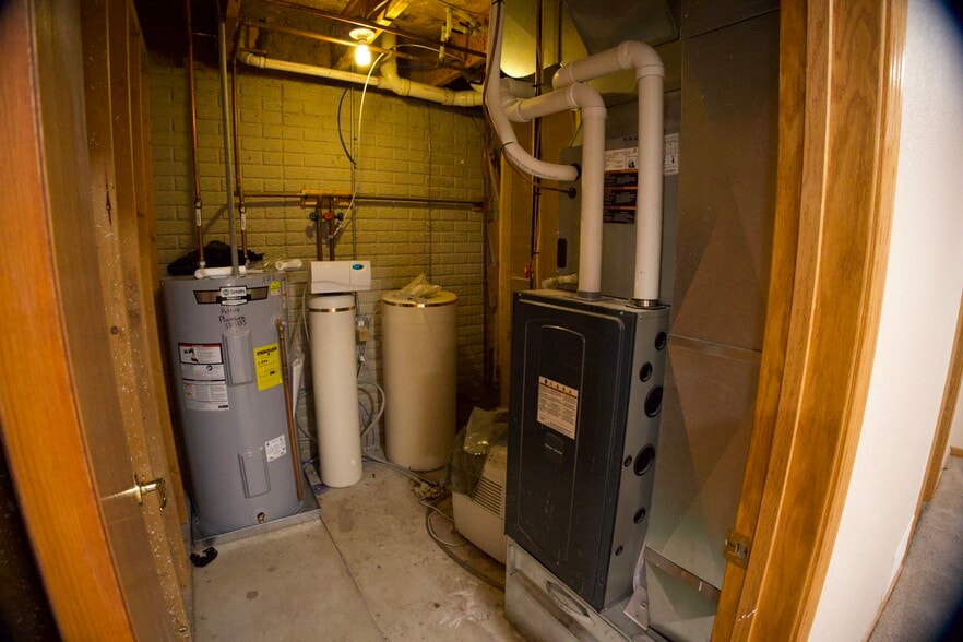 Building Photo - 1004 N 10th St