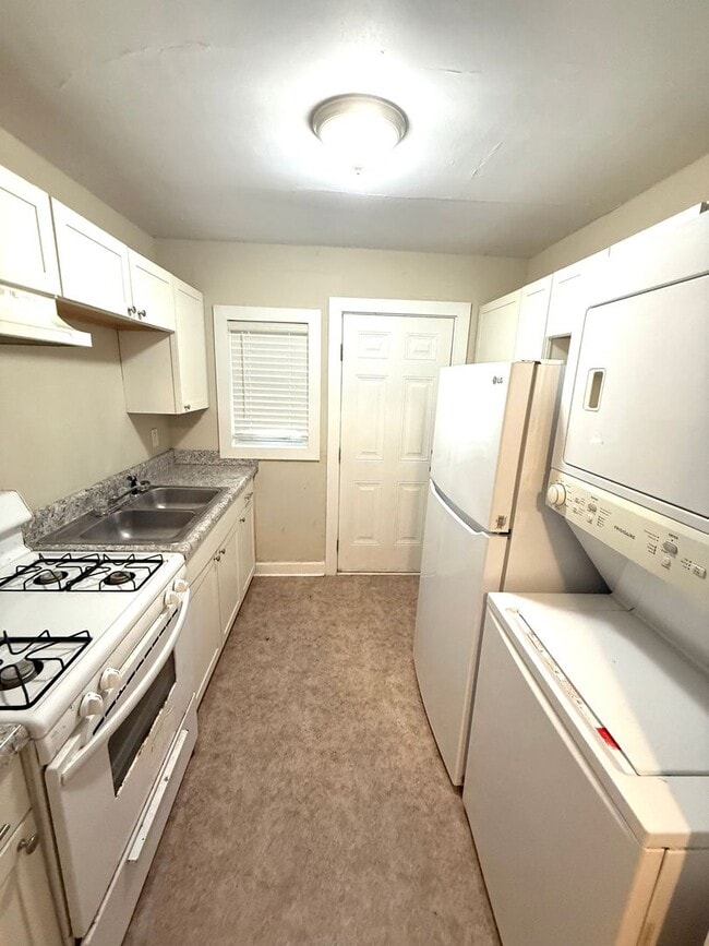 Building Photo - ** 1 Bed 1 Bath located In Capitol Heights...