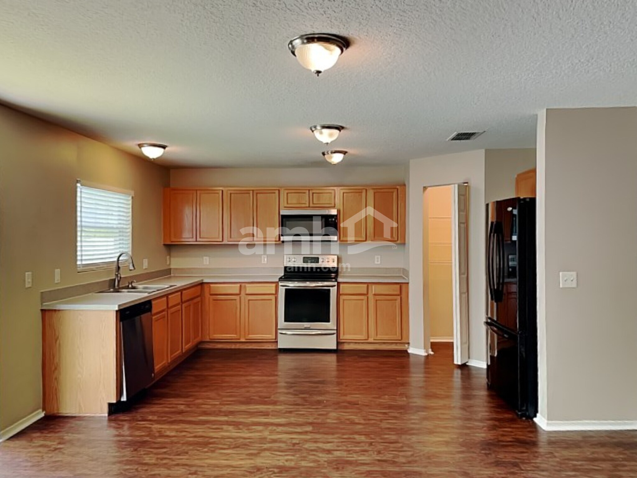 Building Photo - 7271 Wakeview Dr