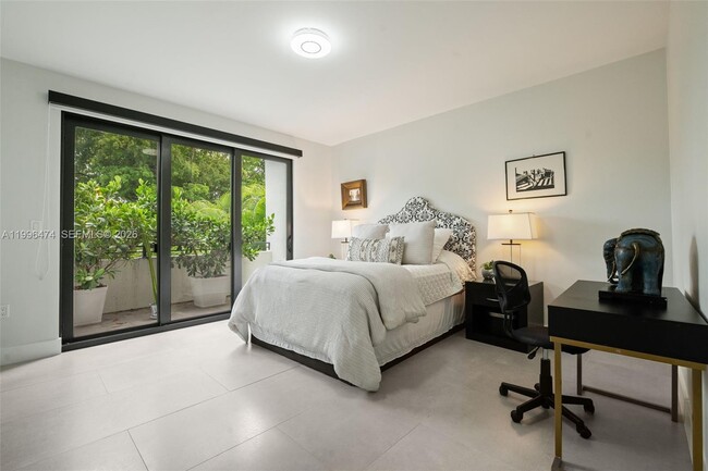 Building Photo - 5735 SW 35th St