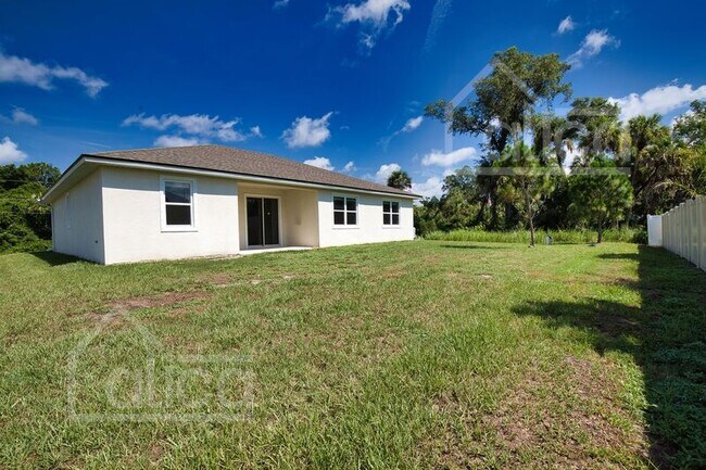 Building Photo - 1610 Rada Ln