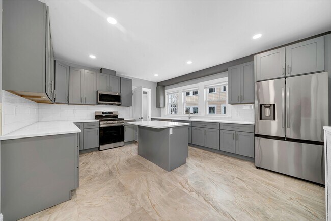 Building Photo - 26 Richardson Ave