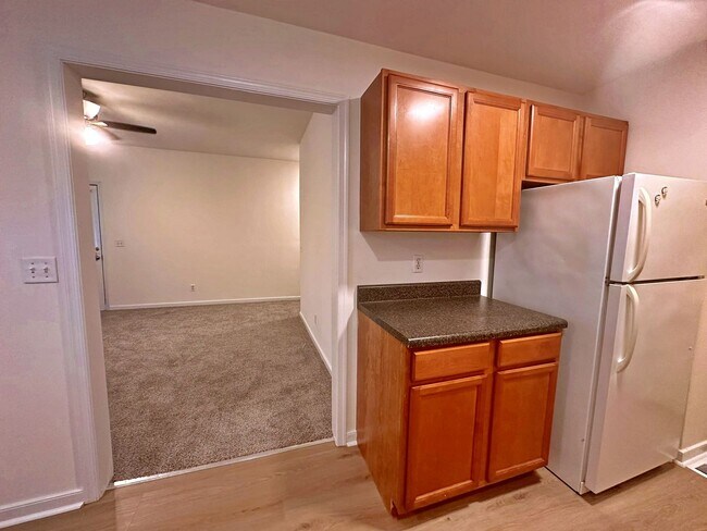 Building Photo - Bellevue - 2 Bedroom Apartment