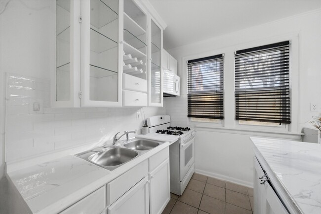 Building Photo - 3835 W 65th St