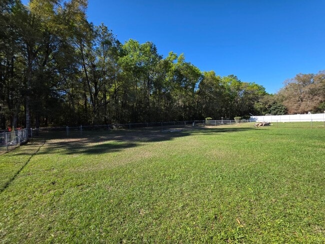 Building Photo - 2 bedroom, 1.5 bath home with 1 car garage