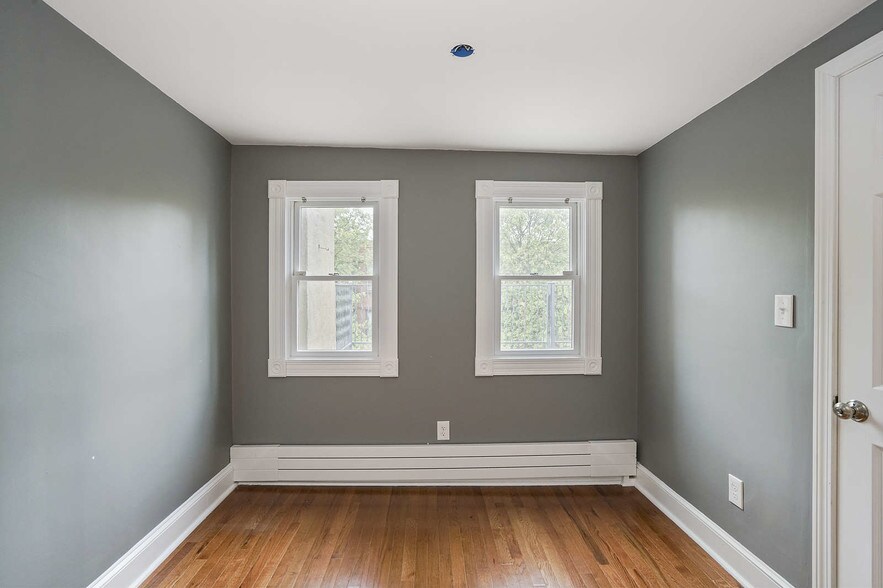 Building Photo - 16 Follen St