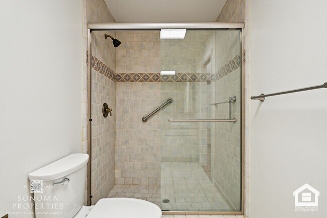 Building Photo - 424 La Quinta Ln