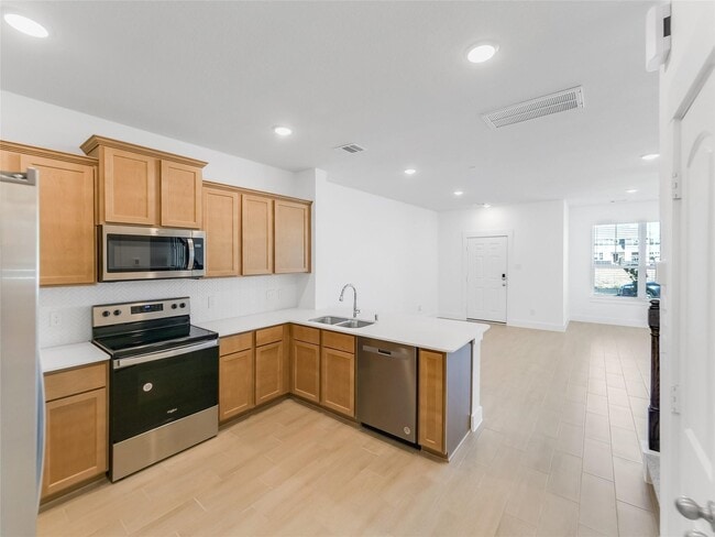 Building Photo - 2230 Memory Oaks Dr