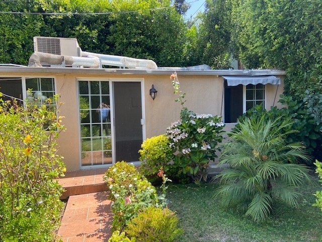 Building Photo - 1617 N Orange Grove Ave