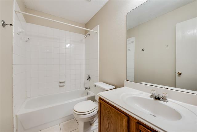Building Photo - 1629 Thornhill Ln