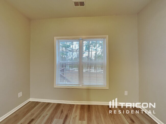Building Photo - 731 Longitude Way