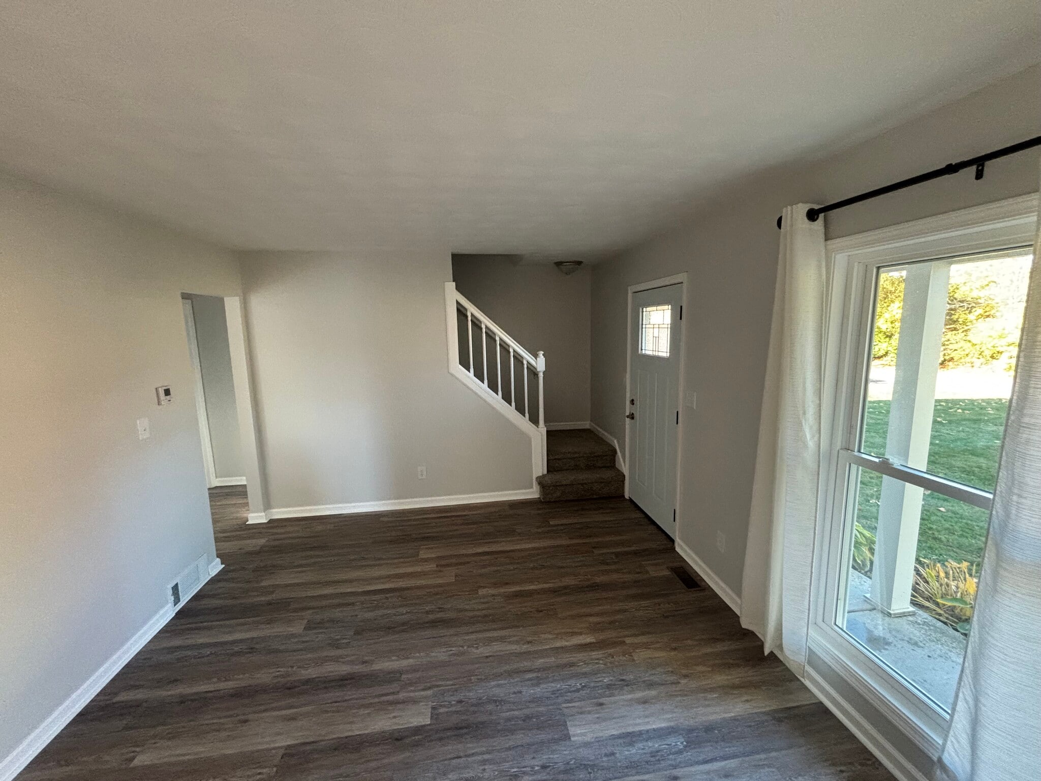 Building Photo - 895 N Cedar Rd