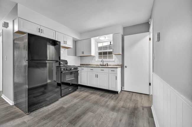 Building Photo - 231 Randel Ave