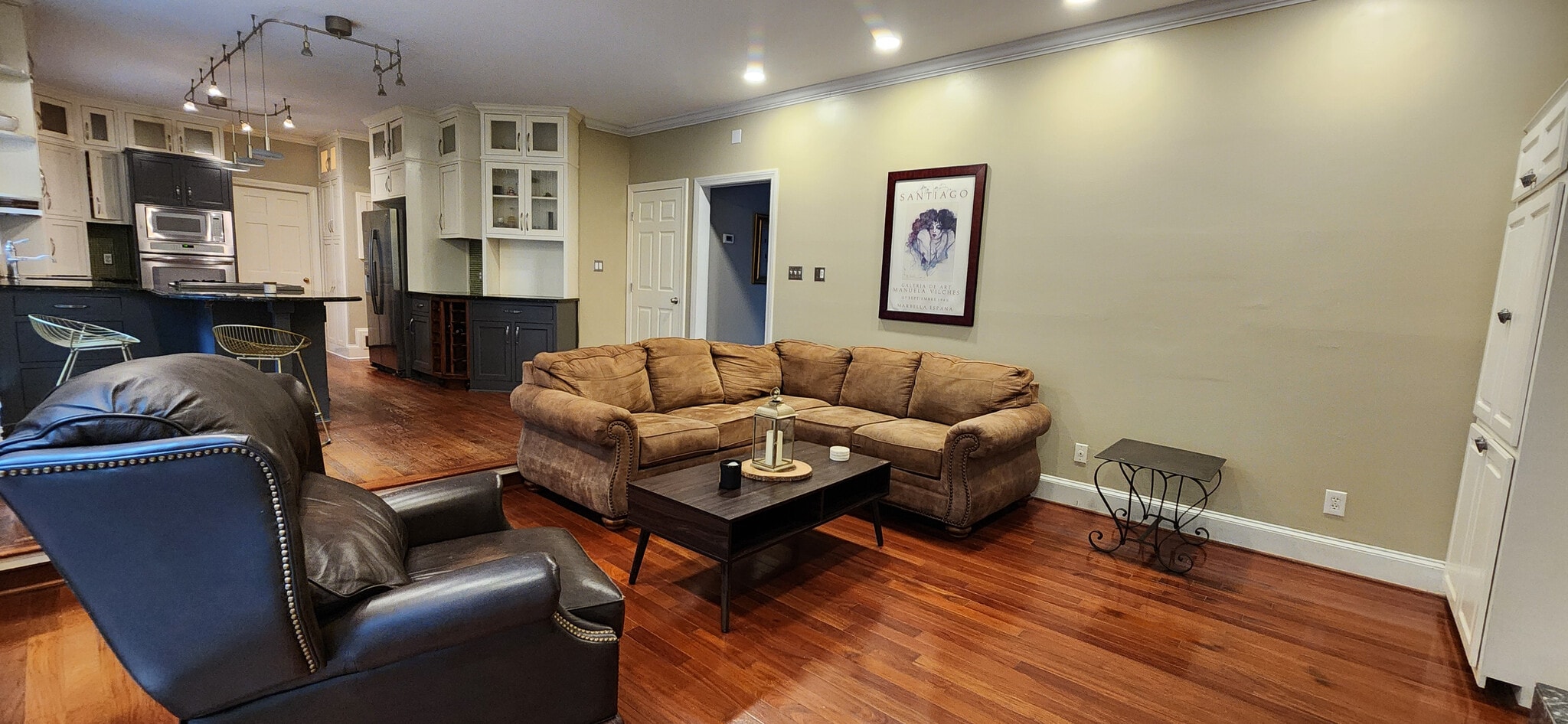 Building Photo - Room in House on Wynfair Dr