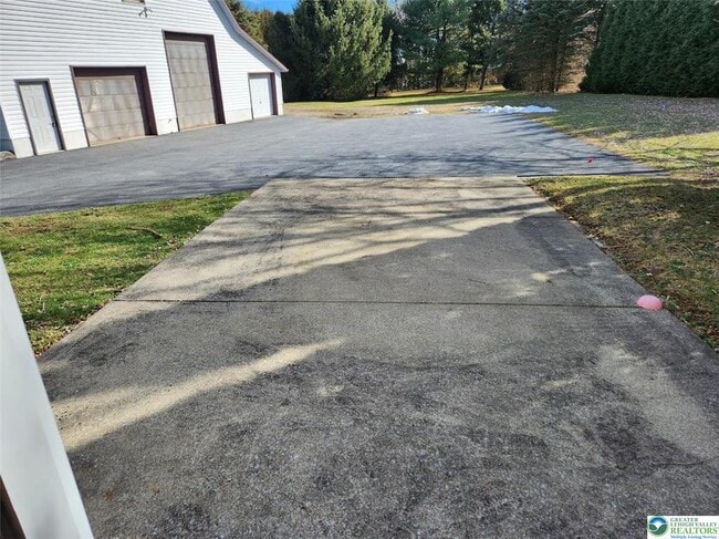 Building Photo - 5543 PA-873