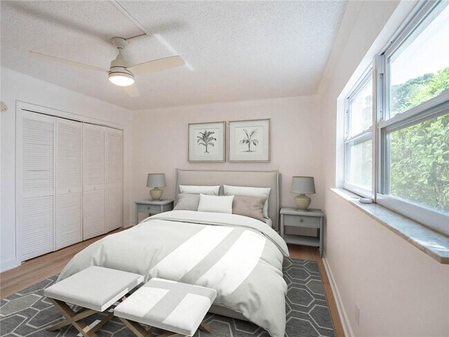 Building Photo - 923 22nd Pl