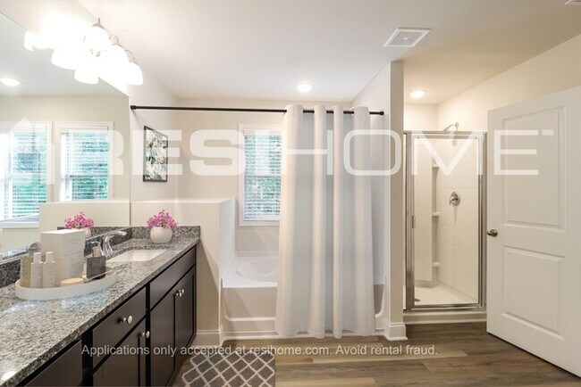 Building Photo - 614 Quiet Cloud Dr