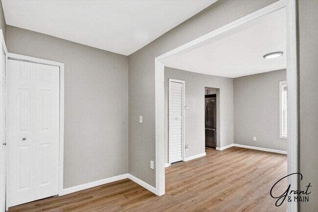 Building Photo - $1500 3 bedrooms