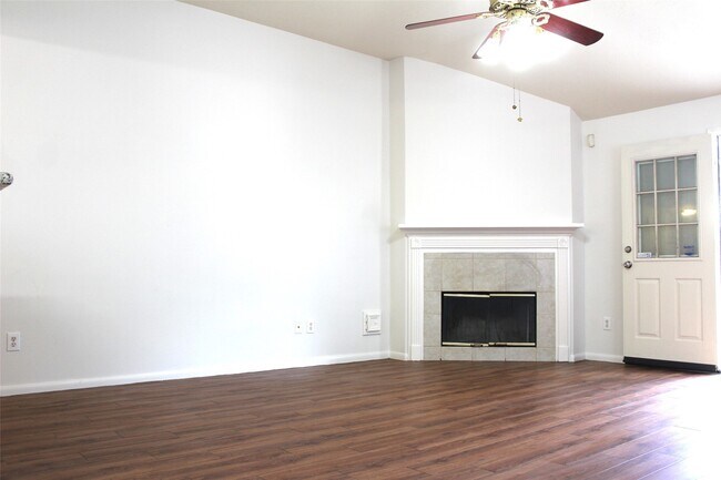 Building Photo - 16014 Clayton Green Dr