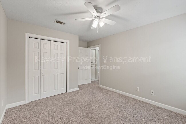 Building Photo - 633 Ventana Dr