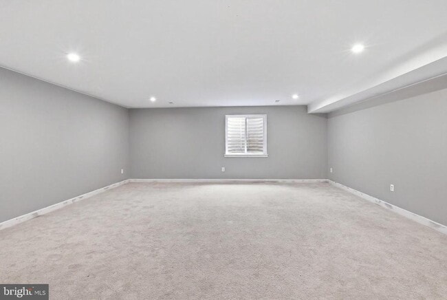 Building Photo - 529 Swansea Dr