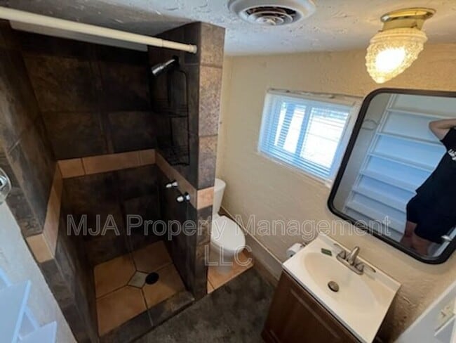 Building Photo - 11164 S Temple Dr