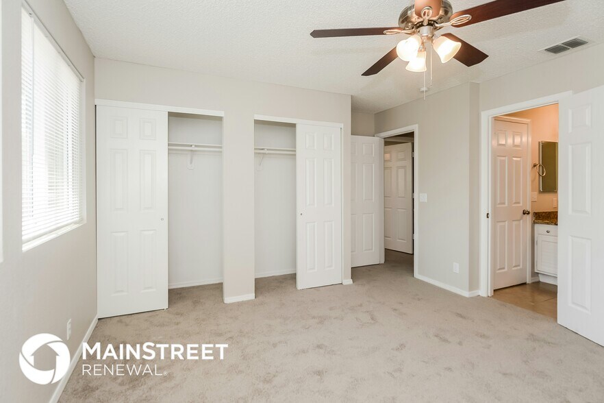 Building Photo - 921 S Val Vista Dr