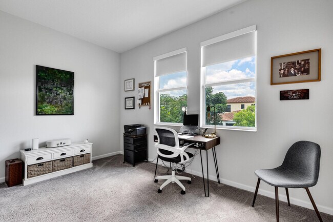 Building Photo - 16330 Oakview Dr